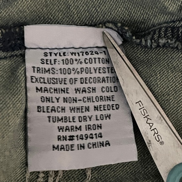 Johnny Was Embroidered Denim Pearl Snap Boho Shirt Sun Moon Snake Stars Boho XS - Picture 6 of 13